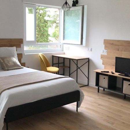 Studio 35M2 Fougeres Bagian luar foto